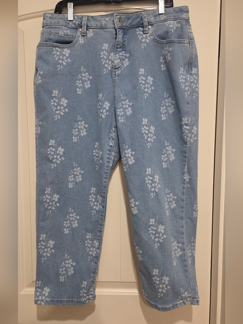 Cute STYLE & CO Curvy Denim Capri Jeans- Floral - 14/16P